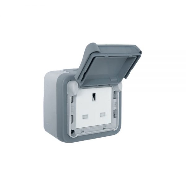 Socket outlet Plexo